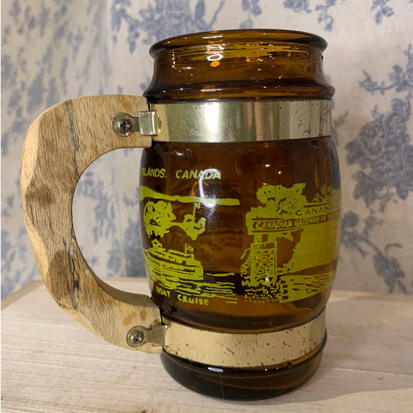 Vintage Souvenir 1000 Islands Brown Glass Mug - Picture 1 of 8